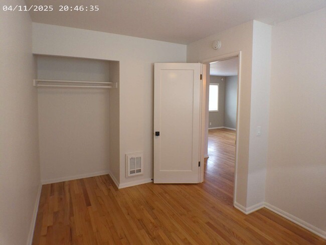 Building Photo - 3712 SE 56th Ave