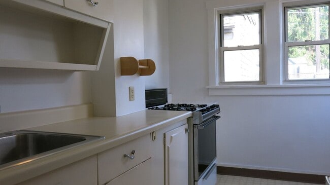 Building Photo - Available August 1, 2026; Lease will end July 27, 2027