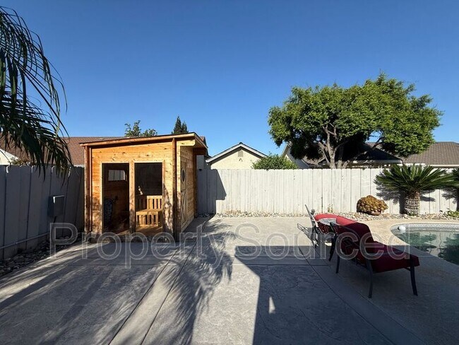 Building Photo - 1351 Aksland Dr