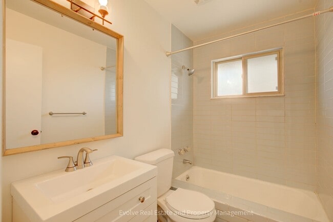 Building Photo - Evolve Real Estate: Welcome to This Spacious 5 Beds/2 Baths Single Family Residence With Great La...