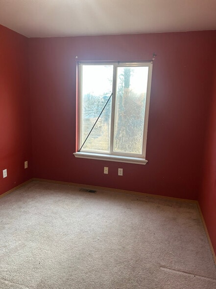 Building Photo - 507 W Shore Dr