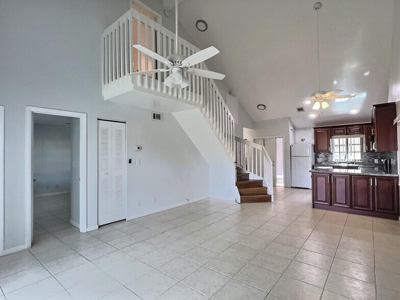 Building Photo - 2652 Riverside Dr