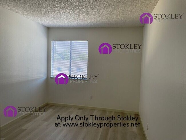 Building Photo - 5025 Valley Crest Dr