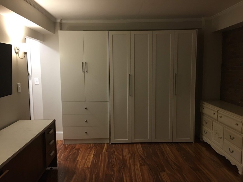 Murphy Bed closed - 160 72nd St