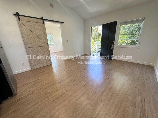 Building Photo - 425 E Wellington Ave