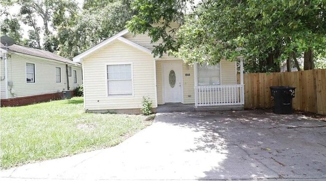 Primary Photo - 1944 Pasco St