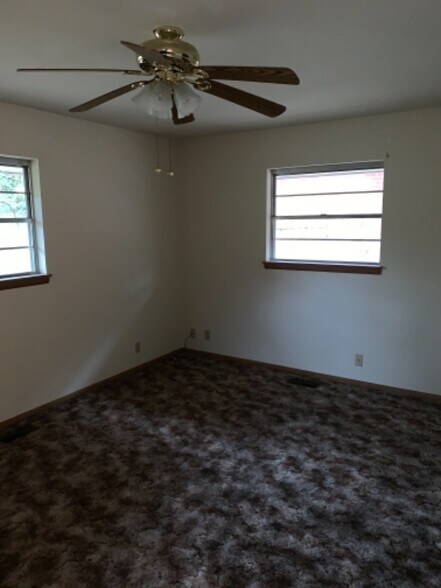 Building Photo - 2026 Brookline Dr