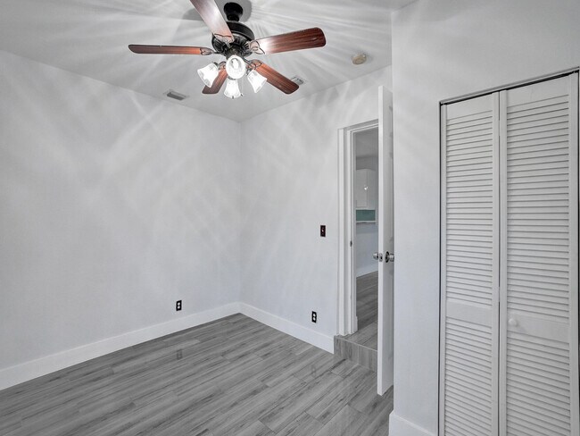 Building Photo - 601 NE 59th Ct