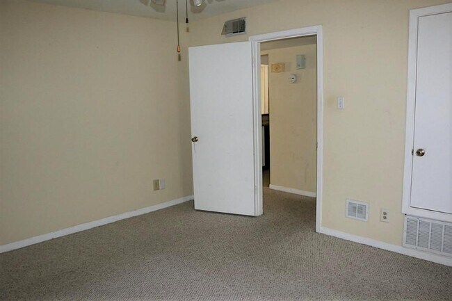 Building Photo - 9021 Gaylord Dr