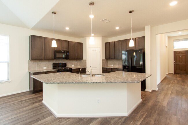 Building Photo - 2011 Parnevik Pl