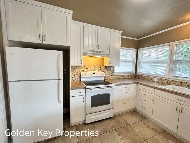 Building Photo - Welcome to this beautiful single-level hom...