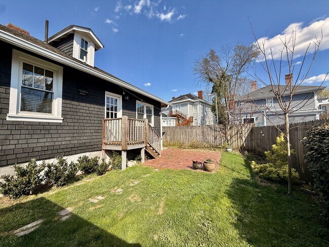 Building Photo - 107 W Geer St