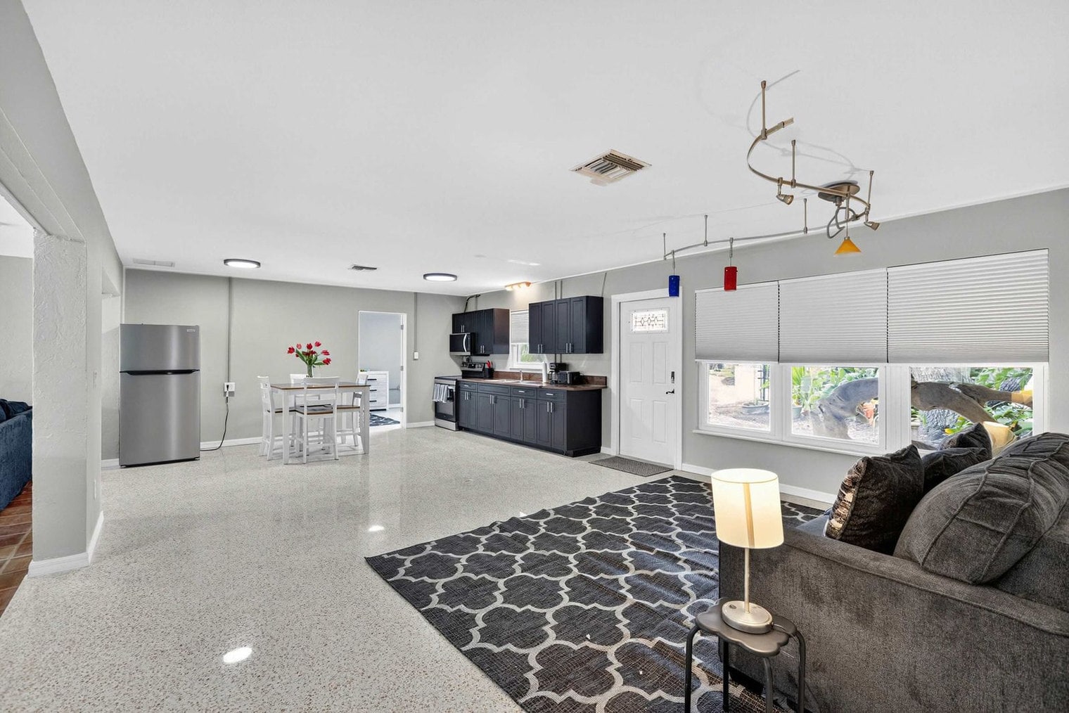 Building Photo - 349 Avenida Madera
