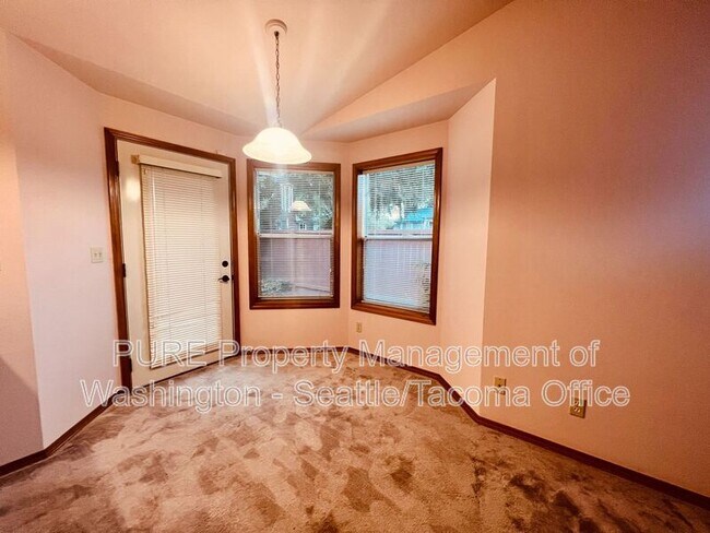 Building Photo - 2913 Briar Lea Loop SE