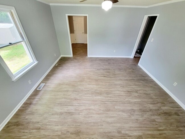 Building Photo - 515 Burlington Ave