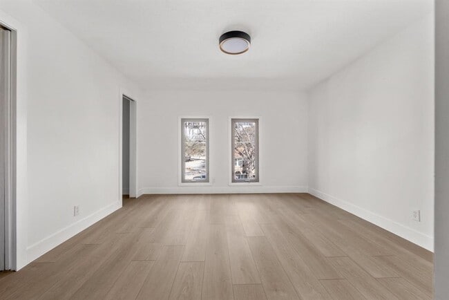 Building Photo - 505 W 7th St