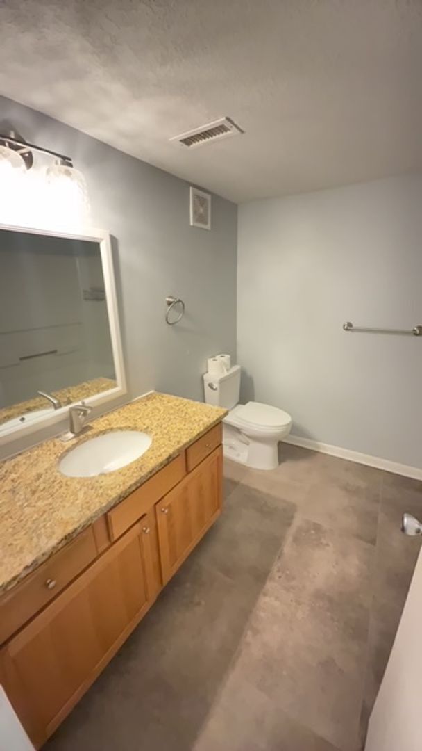 Building Photo - Beautiful 3 bedroom 2 bath home in Mirabel...