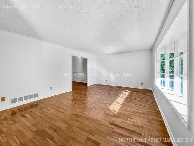Building Photo - 5-Bed, 2.5-Bath Home with Deck & Covered P...