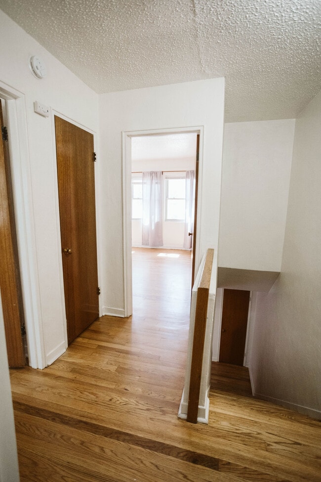 Building Photo - 1405 San Carlos Rd SW