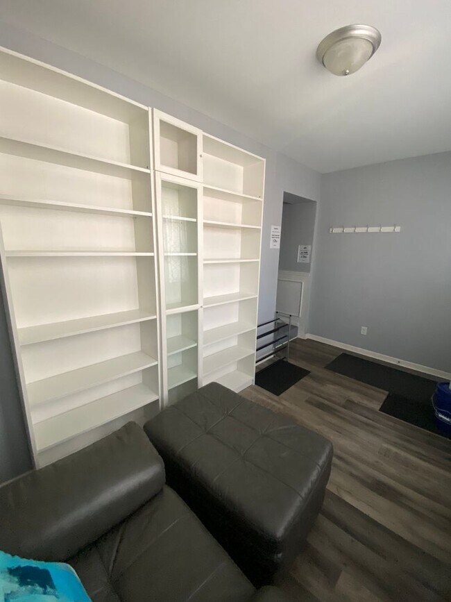 Building Photo - 5706 Warrington Ave