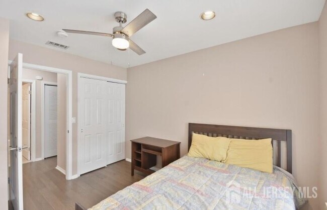 Building Photo - 317 Vasser Dr