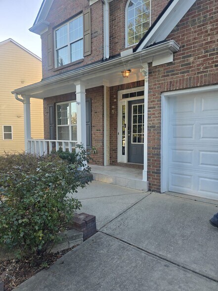 Building Photo - 1642 Balvaird Dr