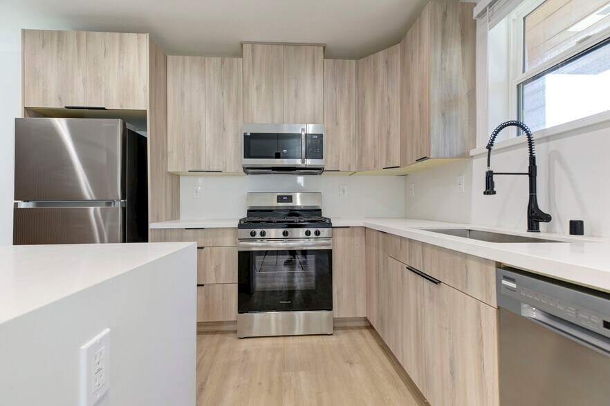 Building Photo - 5650 Cartwright Ave