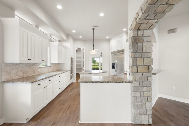 Building Photo - 2318 Avenue J