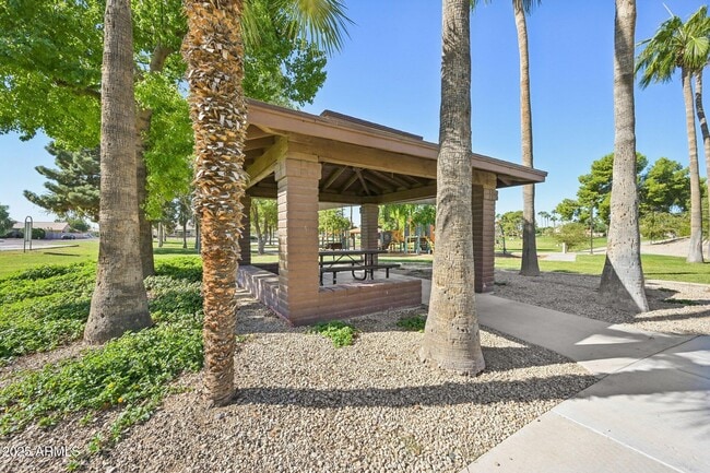 Building Photo - 15649 W Magnolia St