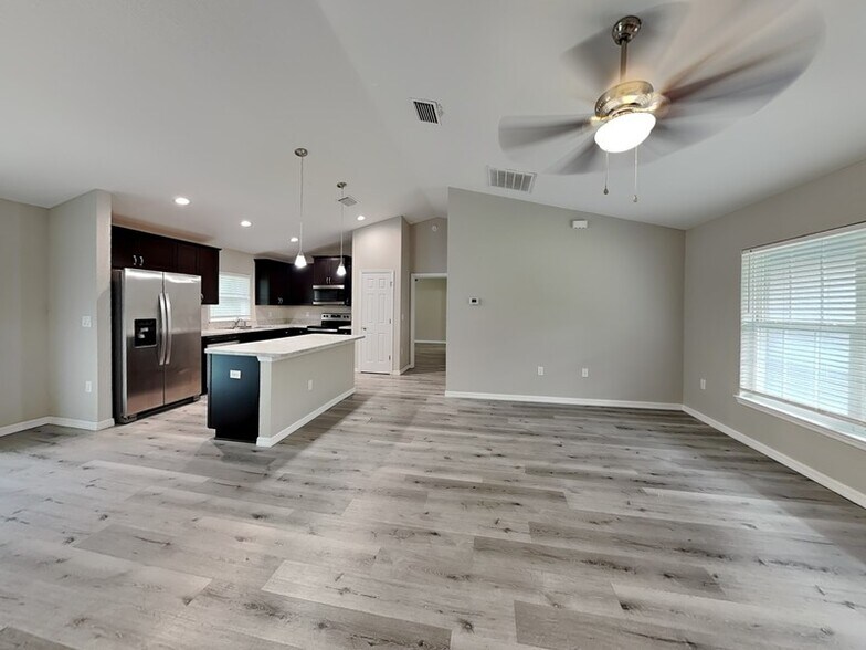 Building Photo - 1984 W Magenta Dr