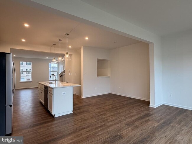 Building Photo - 453 Husky Trl