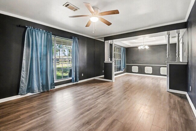 Building Photo - 5001 Glenhaven Dr