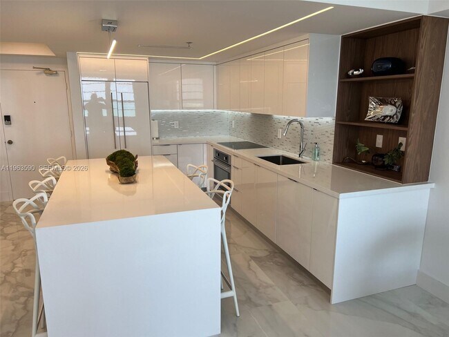 Building Photo - 100 Lincoln Rd