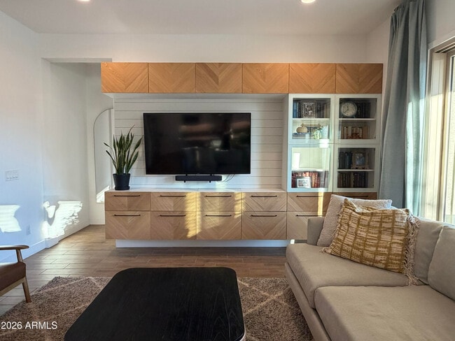 Building Photo - 10849 E Thunderbolt Ave