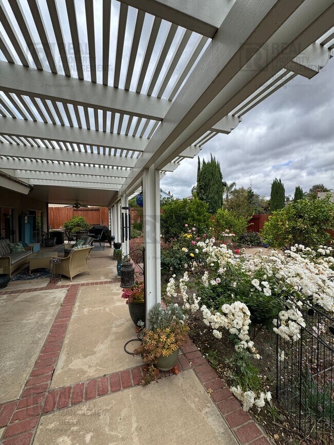 Building Photo - Spacious & Stylish Living in the Heart of Lake Elsinore