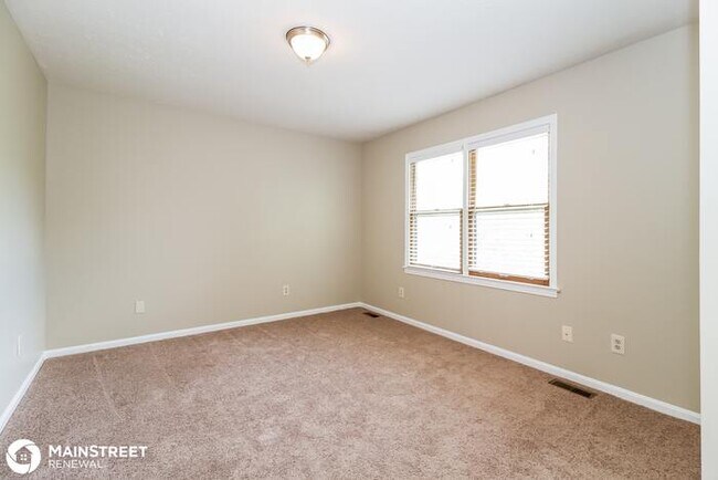 Building Photo - 8105 Thornwood Rd, Louisville, KY 40220