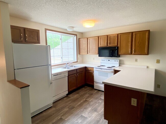 Building Photo - 3 bedroom, 2 bath Townhome located in South Fargo!