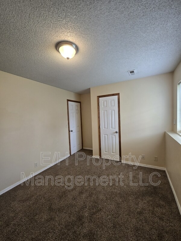 Building Photo - 4460 S Elizabeth Ave