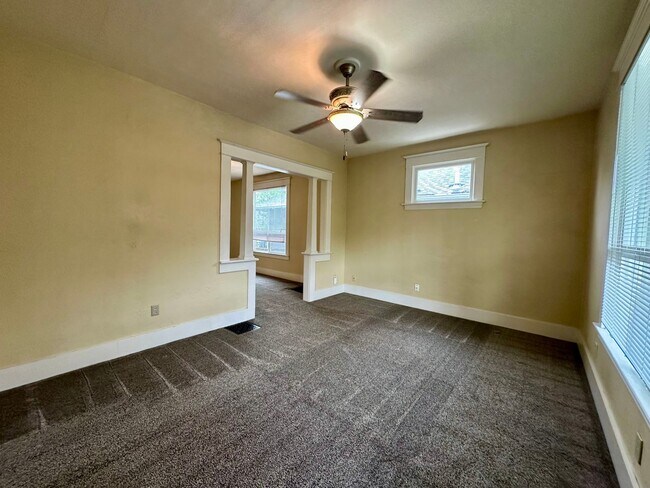 Building Photo - Charming 3 Bedroom Portland Home!