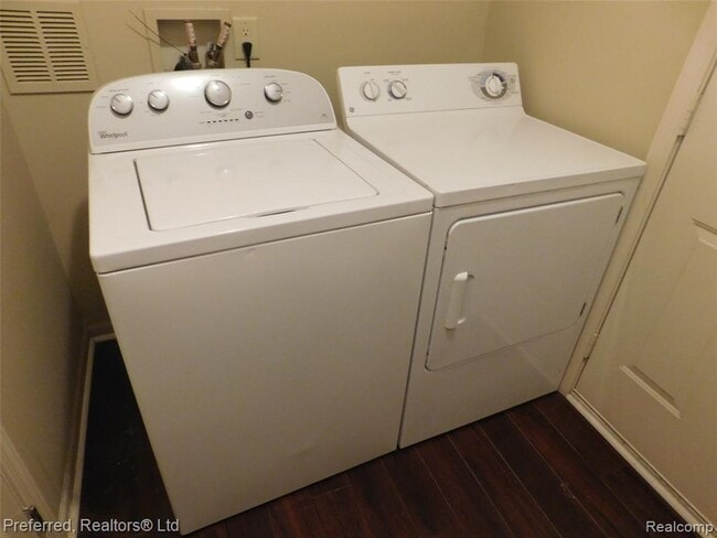 Building Photo - 43124 Providence Ln