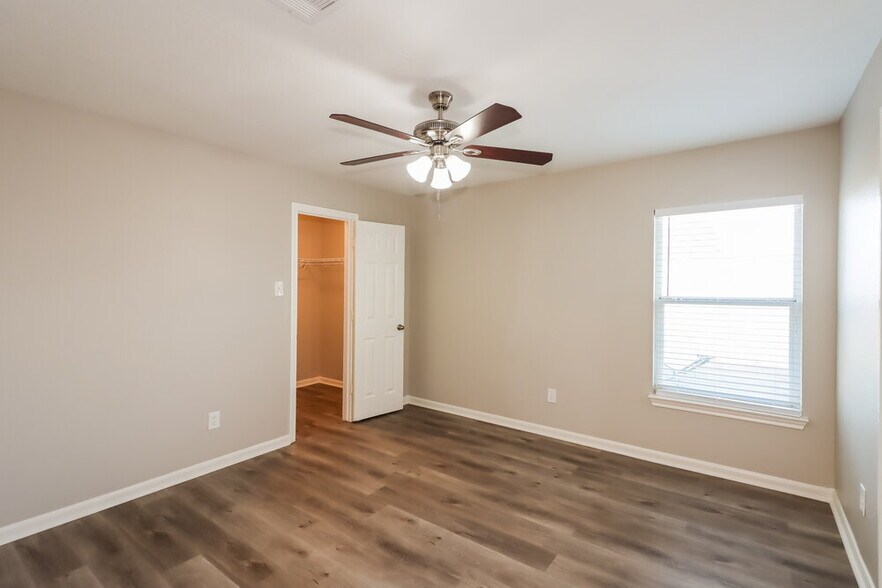 Building Photo - 974 Oak Falls Dr