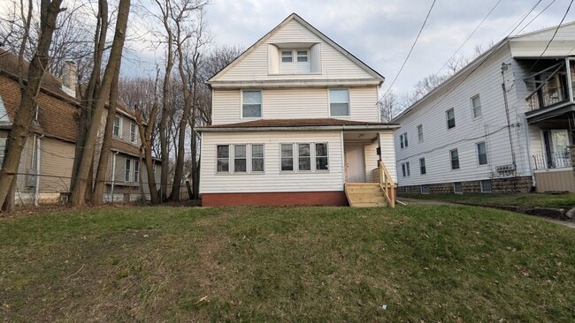 Building Photo - Newly renovated Akron apartment offering spacious rooms and a finished attic for flexible living ...