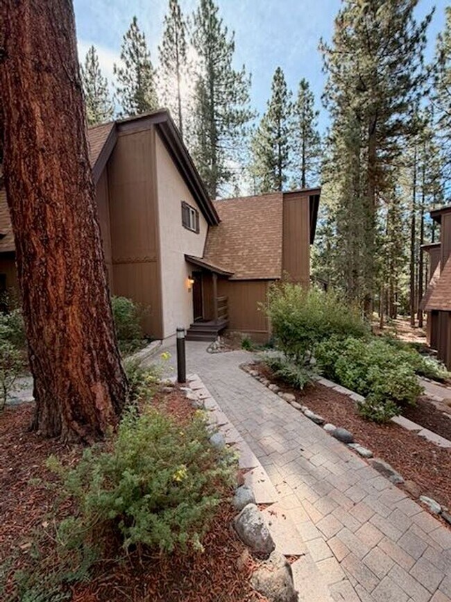 Building Photo - 330 Ski Way