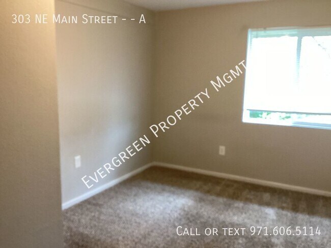 Building Photo - Quaint 2 Bdrm, 1 Bth located in the heart ...