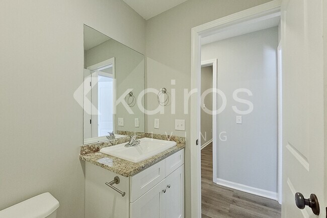 Building Photo - 121 Cottage Grove Rd