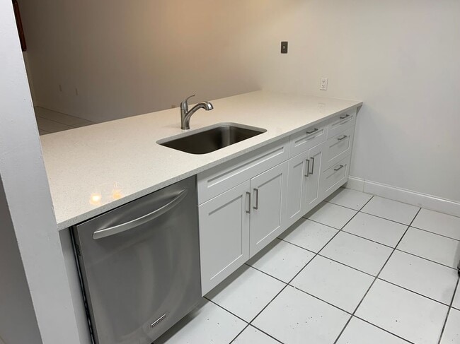 Building Photo - 3026 30th Ln
