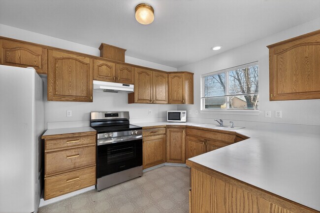 Building Photo - 2074 N Siesta Ave