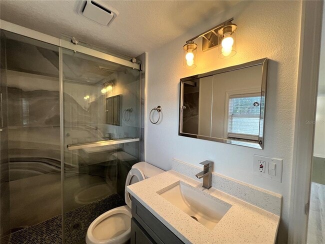 Building Photo - 1314 E Gore St