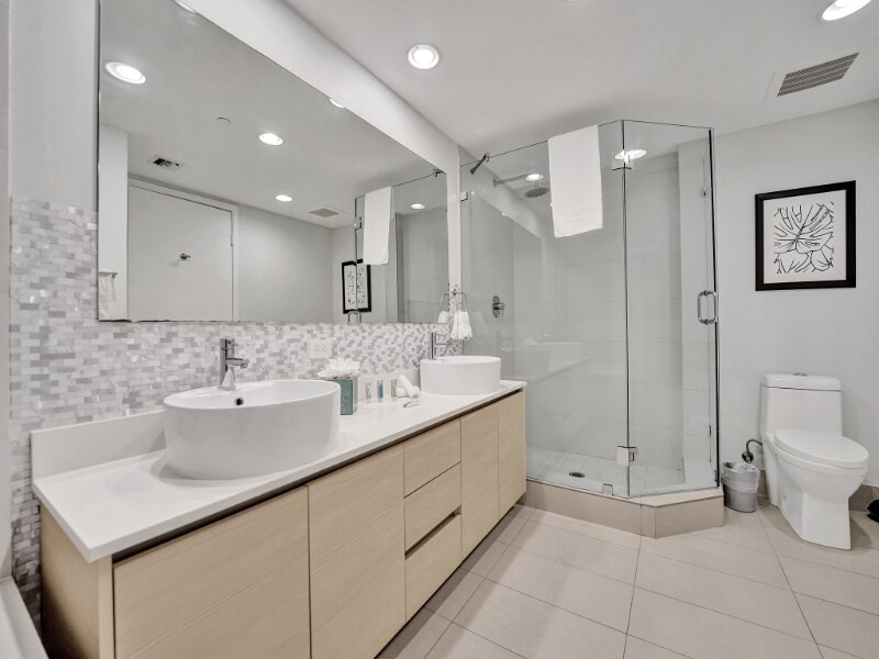 Building Photo - 2602 E Hallandale Beach Blvd