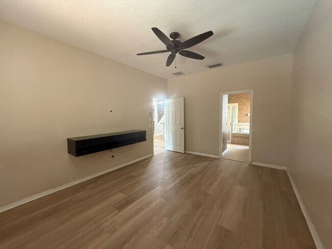 Building Photo - 3004 Downan Point Dr